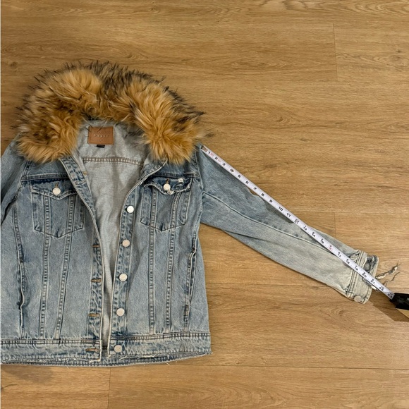 BlankNYC Removable Faux Fur Collar Denim Trucker Jacket - Picture 12 of 14